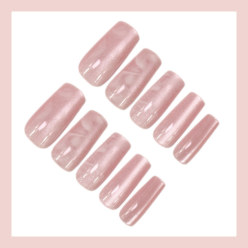 Kunstnagelset mit stilvollem Marmor-Design und Glitzerakzenten Brehn