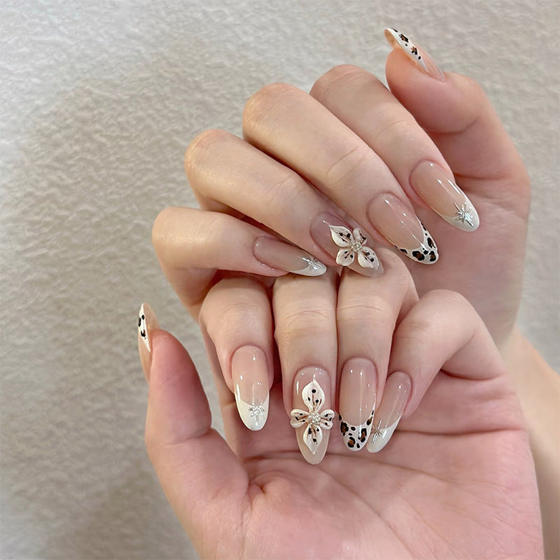 Elegante Kunstnagel-Kollektion mit Glitzermotiven Brehn