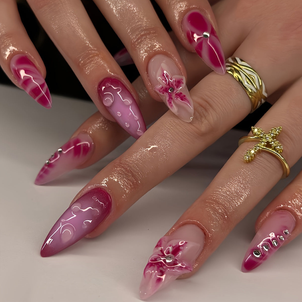 Dekorativer Press-On Nagelset Brehn