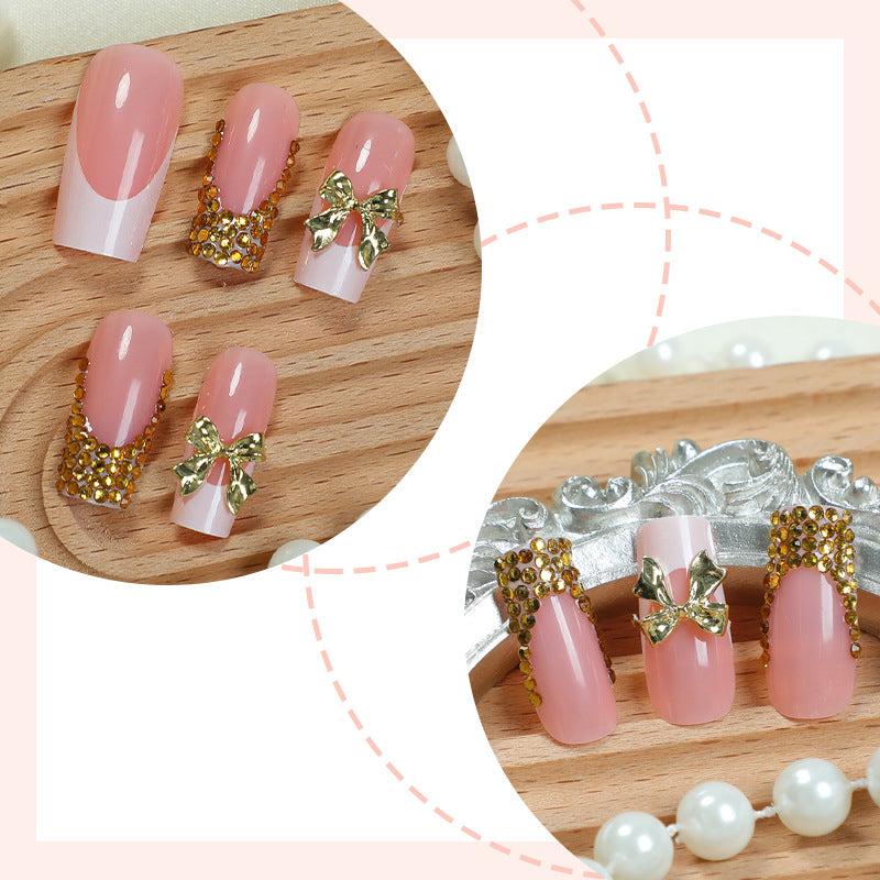 Dekoratives Press-On Nail Art Set mit elegantem Bogen und Edelstein-Akzenten Brehn