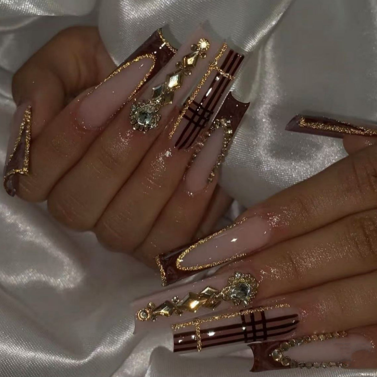 Luxus 3D dekoratives Press-On Nagelset
