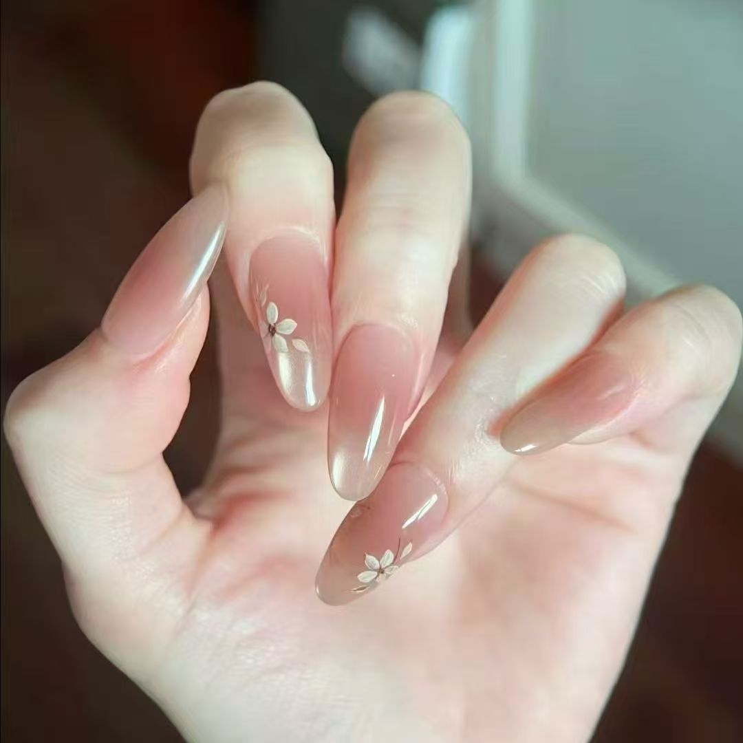 Dekorative Nagelkunst Brehn