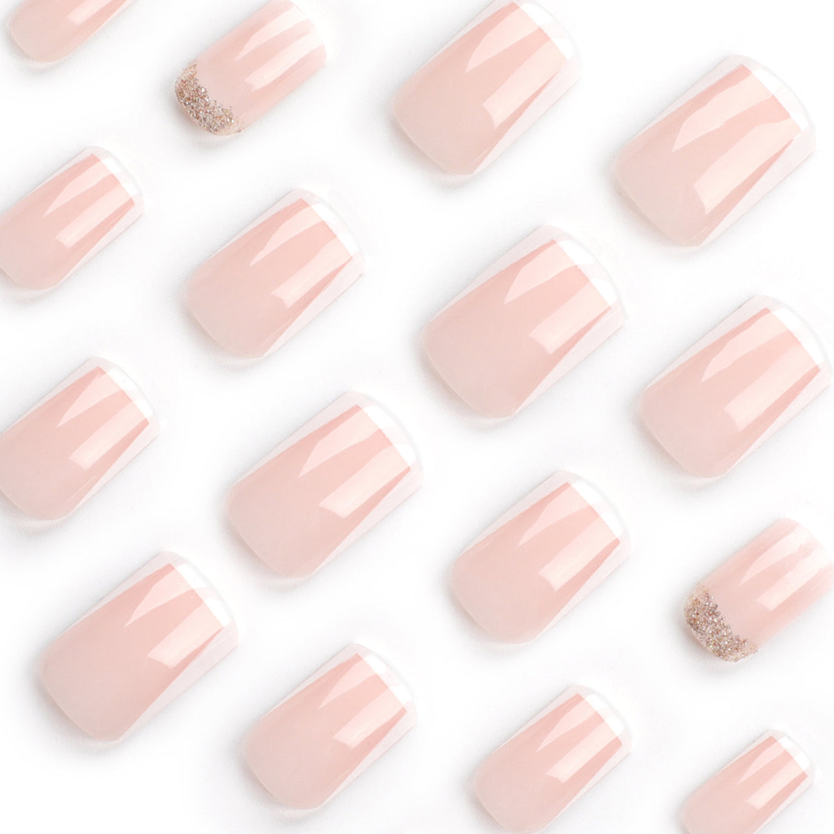 Kunstvolle Nagelverlängerungen mit französischem Design Brehn
