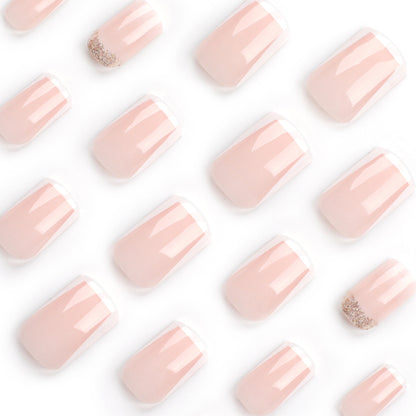 Kunstvolle Nagelverlängerungen mit französischem Design Brehn