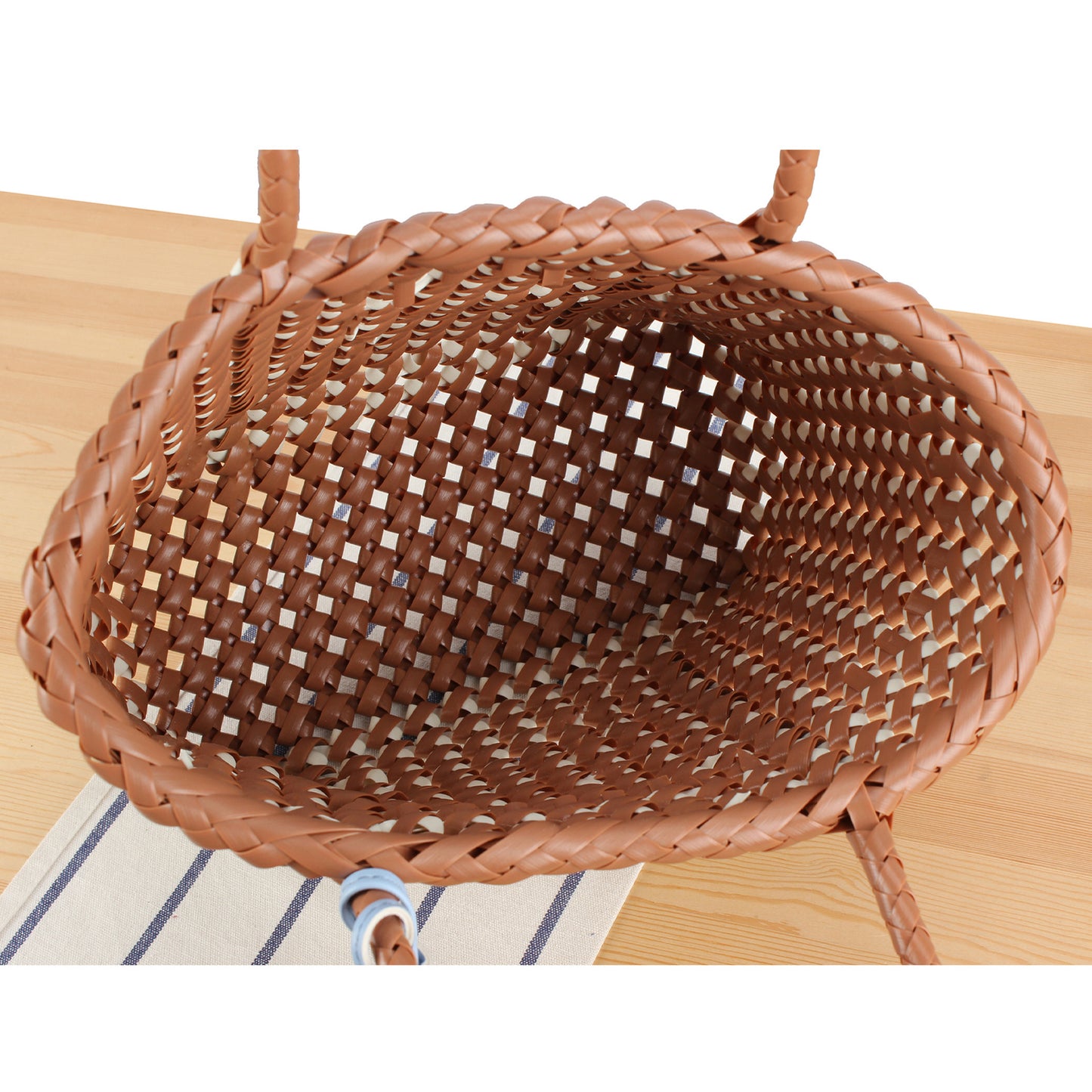Kreative Basttasche mit Verspieltem Elefantenschmuck Brehn