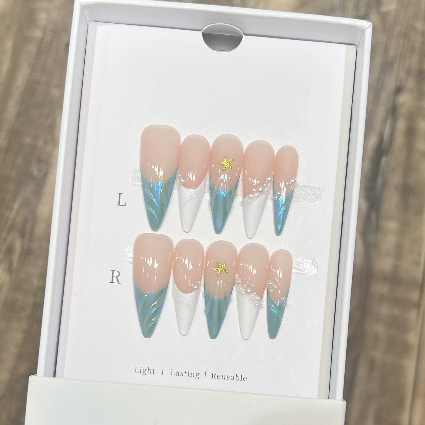 Blumen- und Punkte-Press-On-Nagelset Brehn