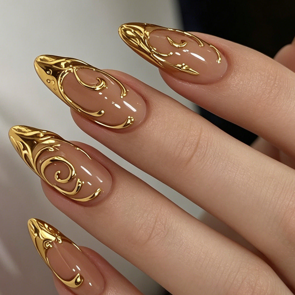 Elegante goldakzentierte Press-On-Nagelkunst Brehn