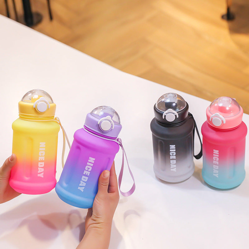 Damen Sportliche Trinkflasche mit praktischem Verschlussmechanismus Brehn
