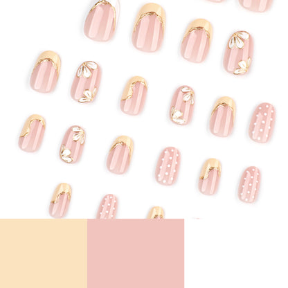 Kunstvolle Nagelverlängerungen mit floralem Design und eleganten Goldakzenten Brehn