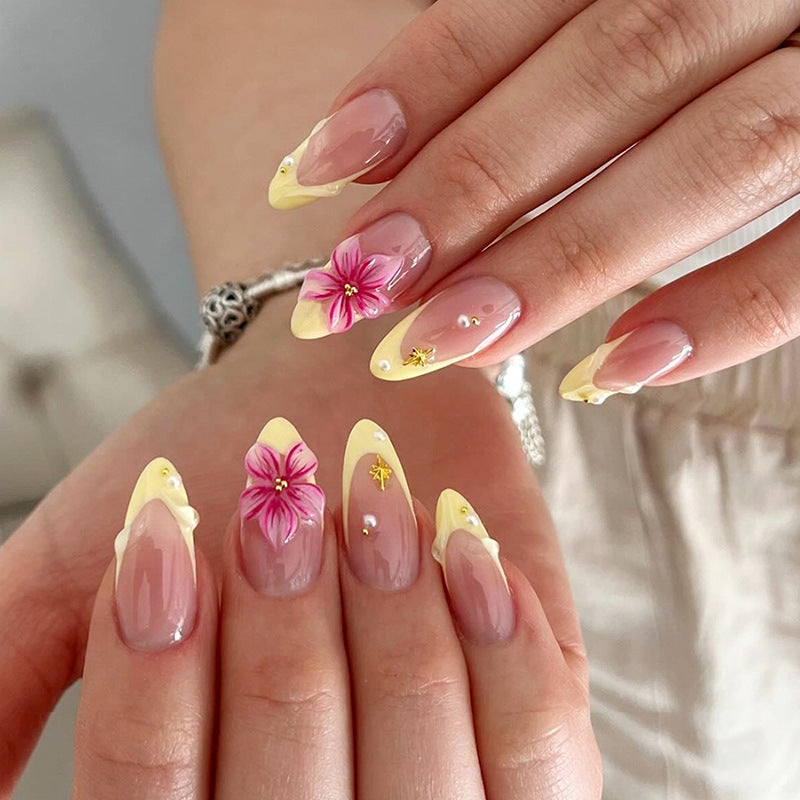 Elegantes blumeninspiriertes Press-On-Nagel-Set Brehn