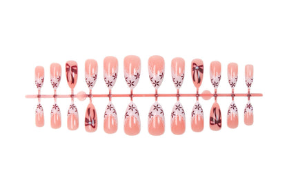 Kunstnagelset mit eleganten Schleifen- und Blumendetails Brehn