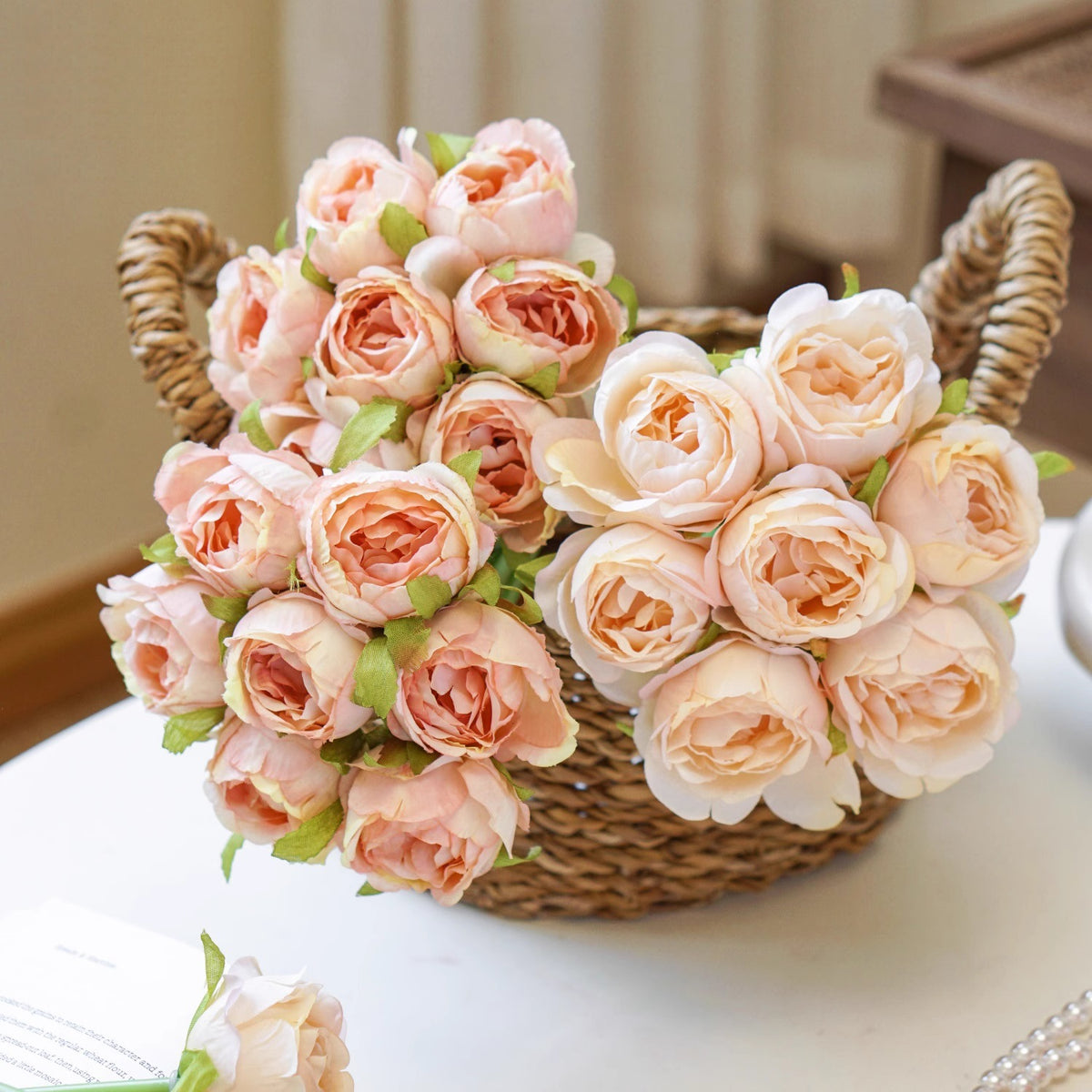 Realistisches Pfingstrose Blumengesteck