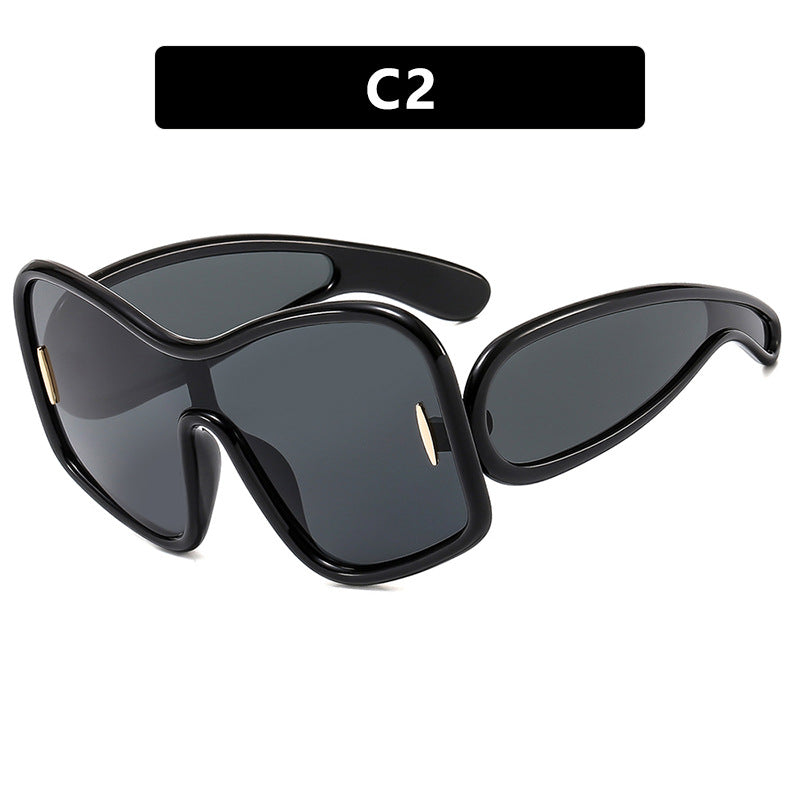 Damen futuristische Sonnenbrille mit extrabreitem Design und schützendem UV-Filter Brehn