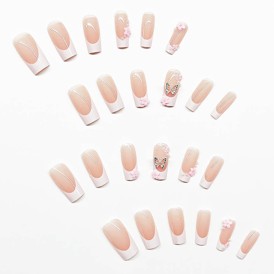 Kunstnagelset mit verspielten 3D-Blüten und Glitzerakzenten Brehn