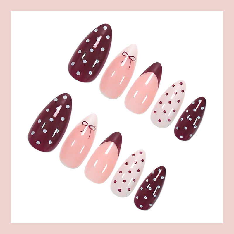 Kunstnagelset mit eleganten Schleifen- und Punktemotiven Brehn