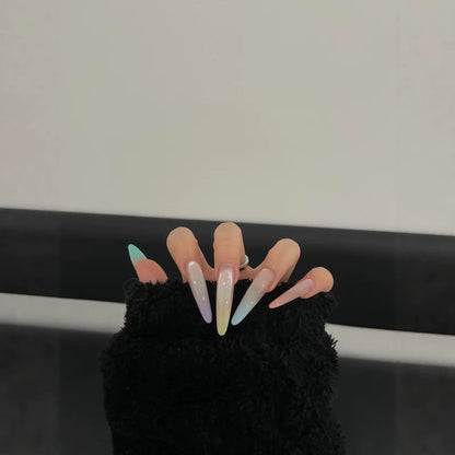Stiletto-Nagelverlängerungen mit Gradient-Finish