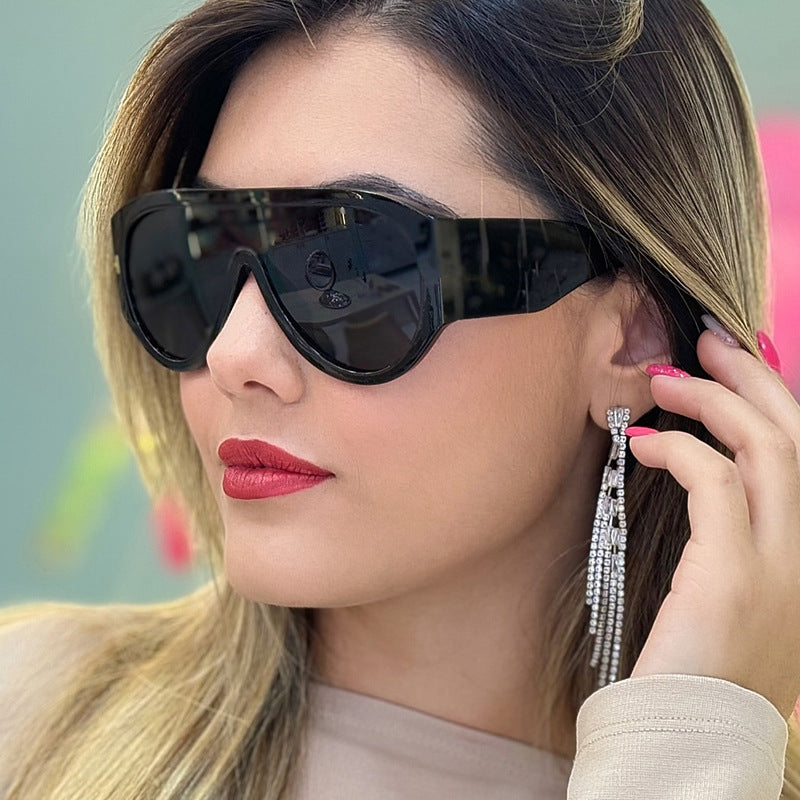 Damen modische Sichtschutz-Sonnenbrille mit breitem glamourösem Rahmen und UV-Schutz Brehn