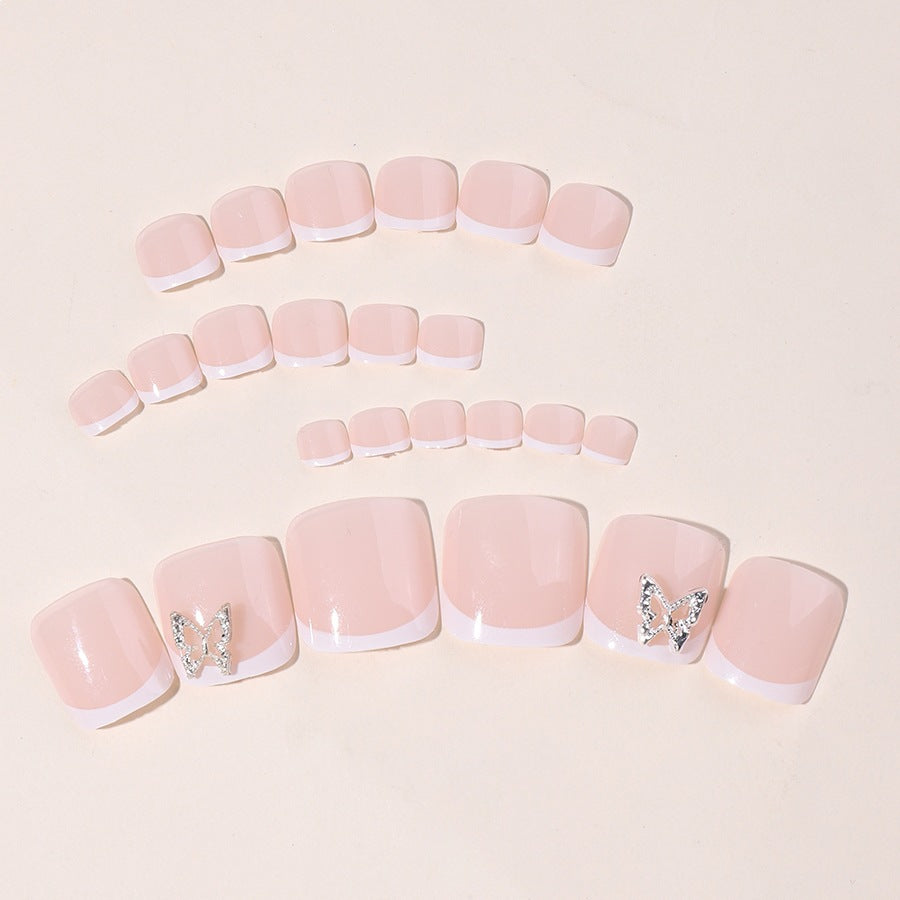 Kunstnagelset mit zarten Dekorationen und Glitzer-Motiven Brehn