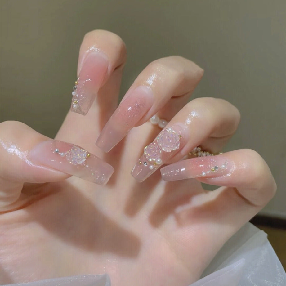 Dekoratives florales Press-On-Nagelkunst-Set Brehn