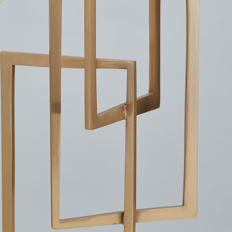 Geometrische Tischlampe mit luxuriösem Metallbasis