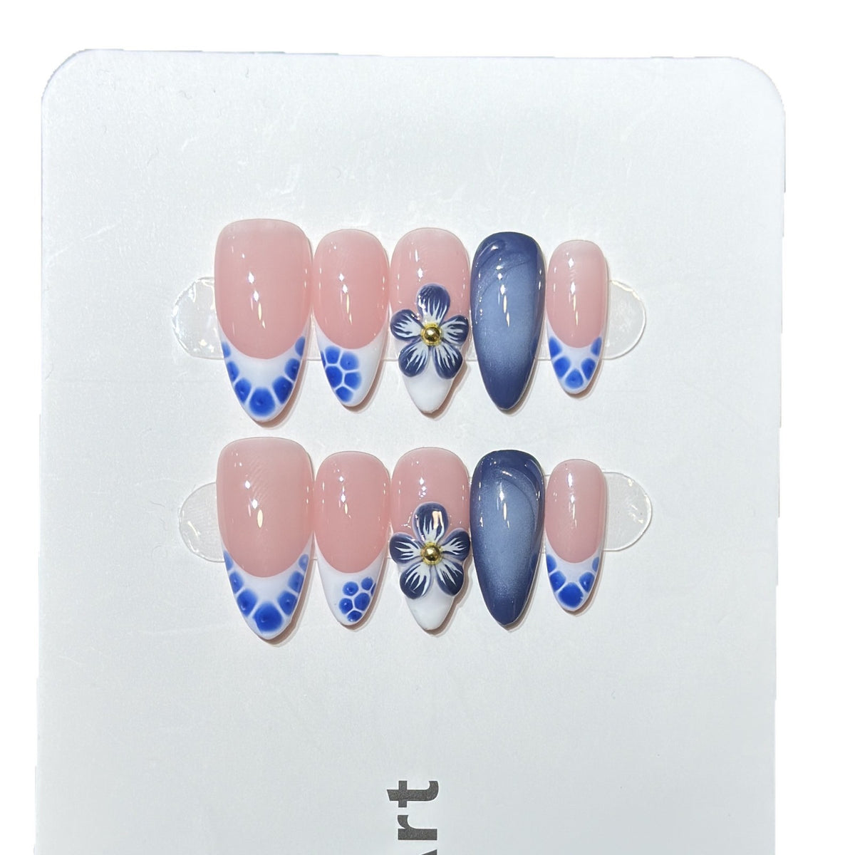Künstlerisches Press-On-Nagel-Set mit floralen und geometrischen Akzenten Brehn