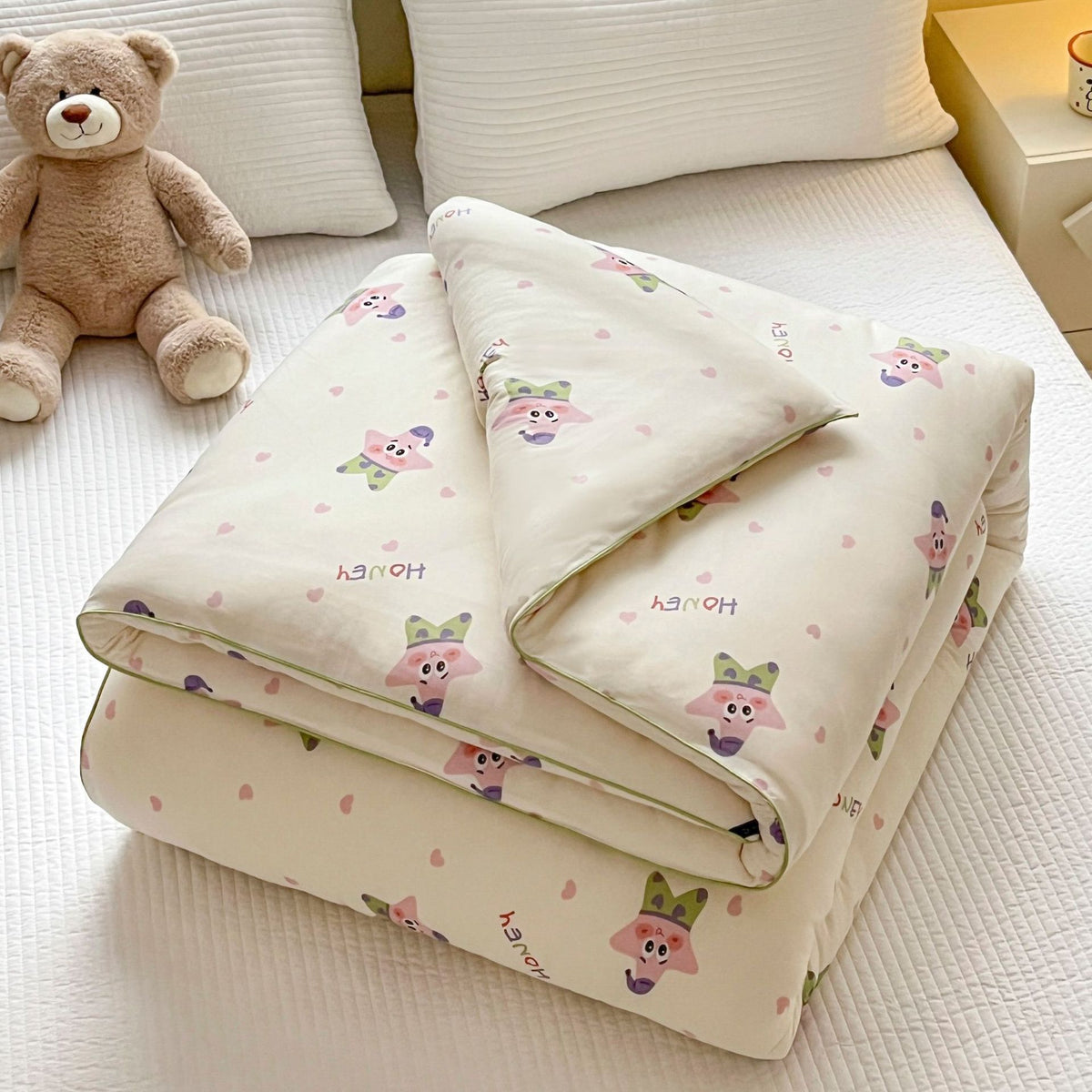 Kinder-Bettwäscheset mit niedlichen Tiermotiven und gesteppter Decke