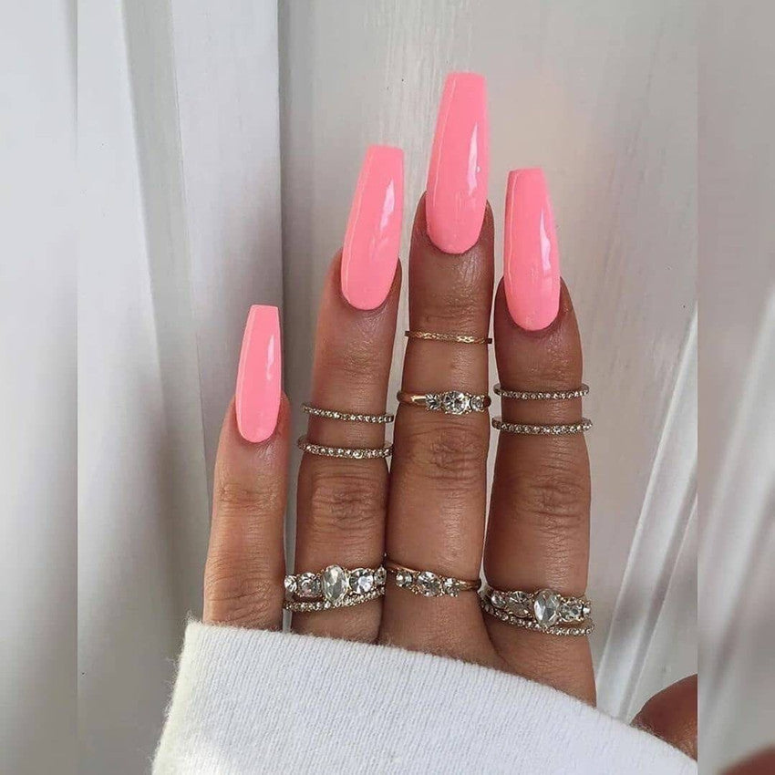 Kunstnägel mit langem French Tip Design Brehn