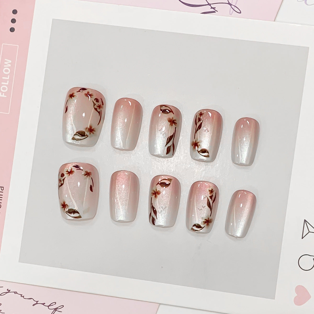 Kunstvolle Nagelspitzen mit floralen Akzenten Brehn