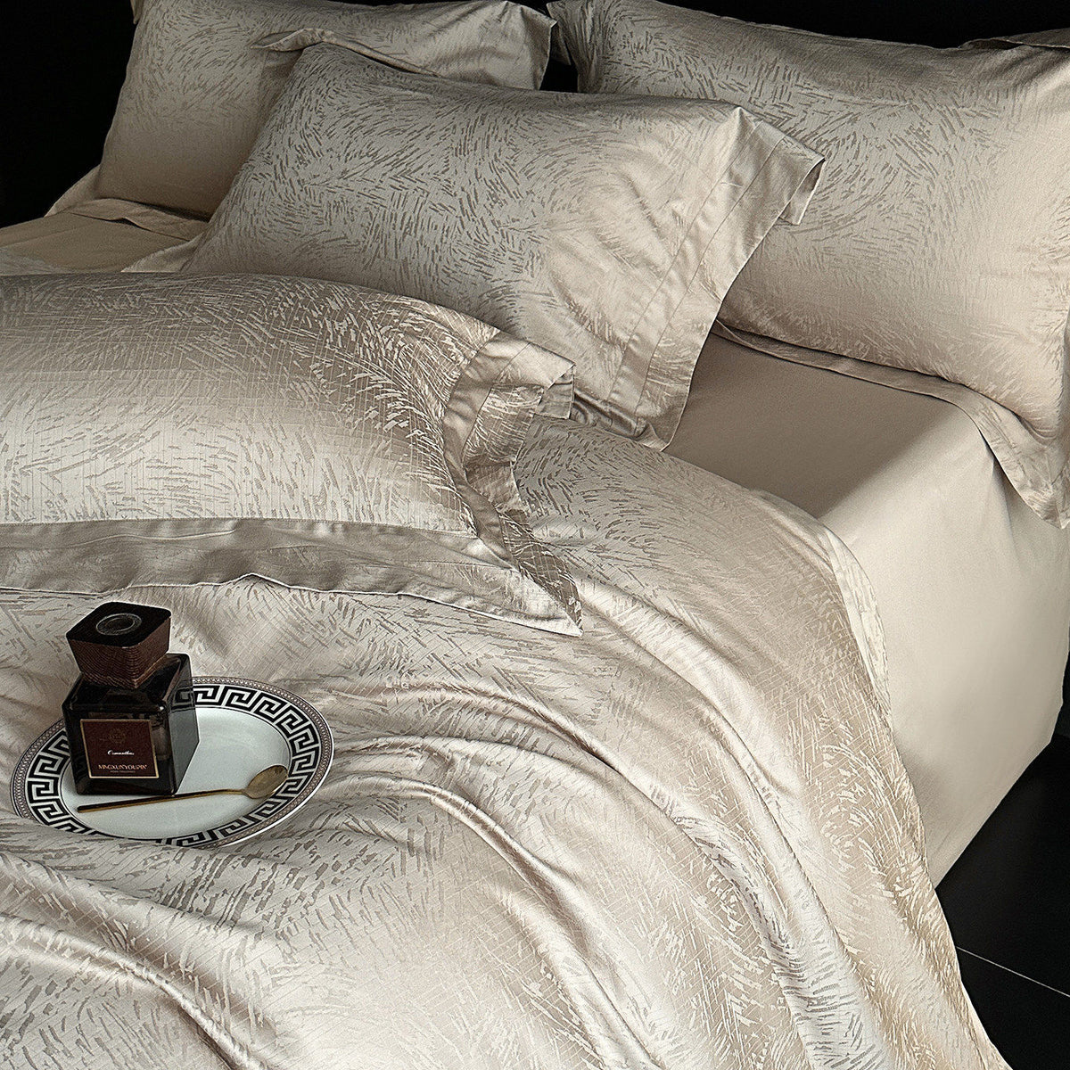 Umkehrbare strukturierte Sateen-Jacquard Bettbezugset mit Satin Saum und Kissenbezügen