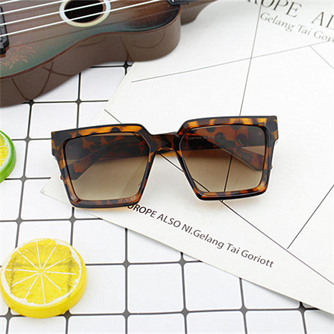 Damen Oversized-Sonnenbrille im modischen Eckdesign Brehn