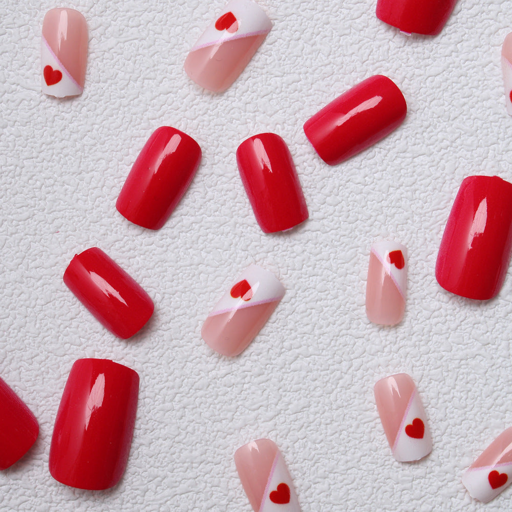 Herz-verzierte Press-On Nagelkunst Brehn