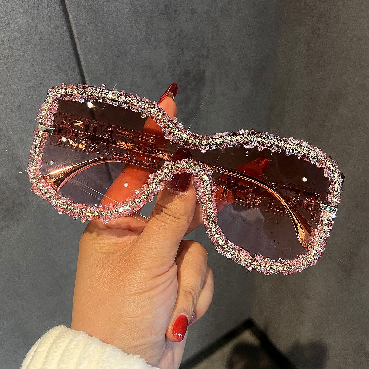 Damen Glamouröse Sonnenbrille mit auffälligem Kristallrahmen Brehn