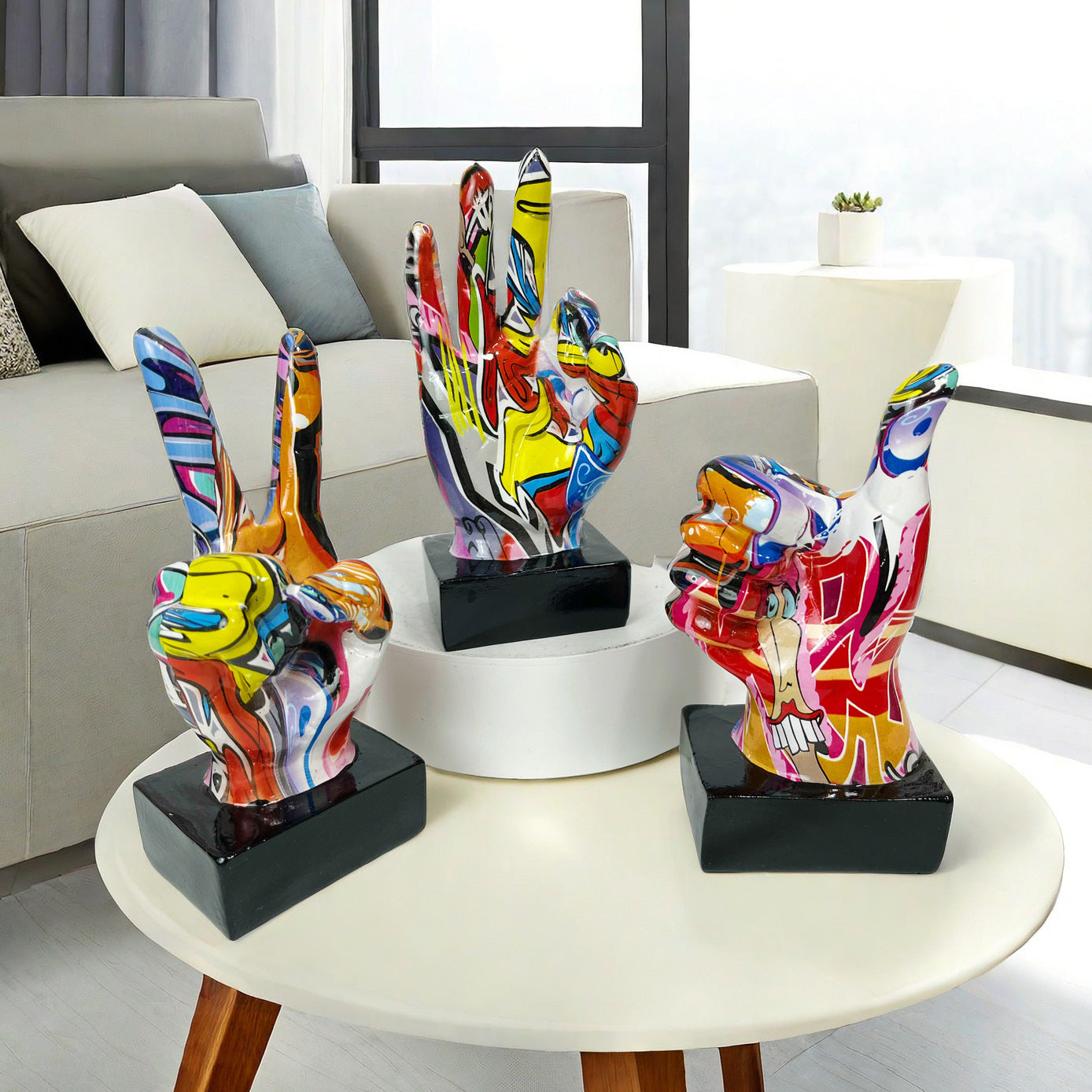Stylische Hand-Skulpturen mit buntem Design Brehn