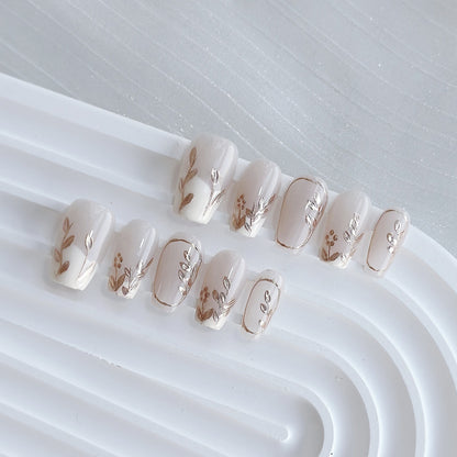 Künstlerisches Press-On Nagelkunstset mit Herz- und himmlischen Designs