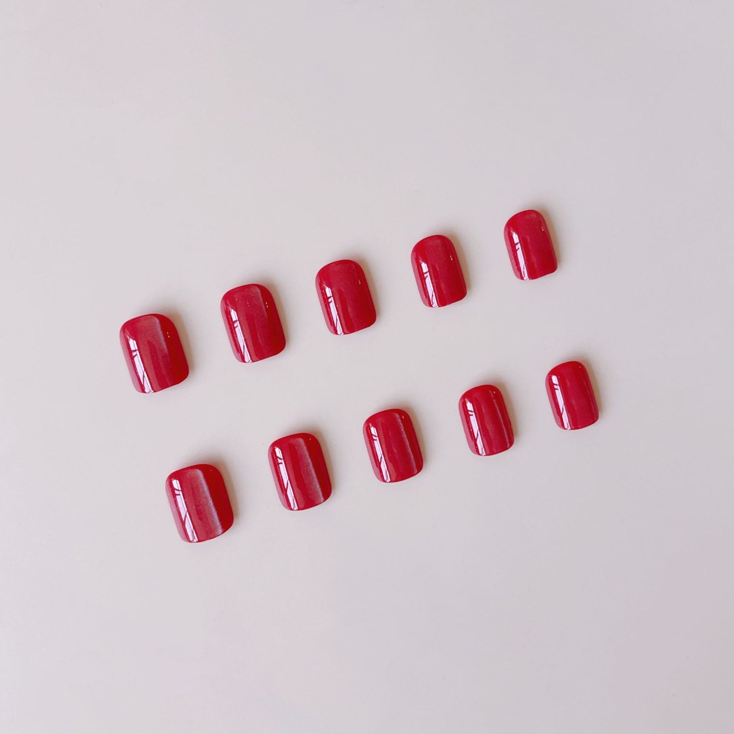 Kunstnagelset mit glänzendem Bordeaux-Finish Brehn