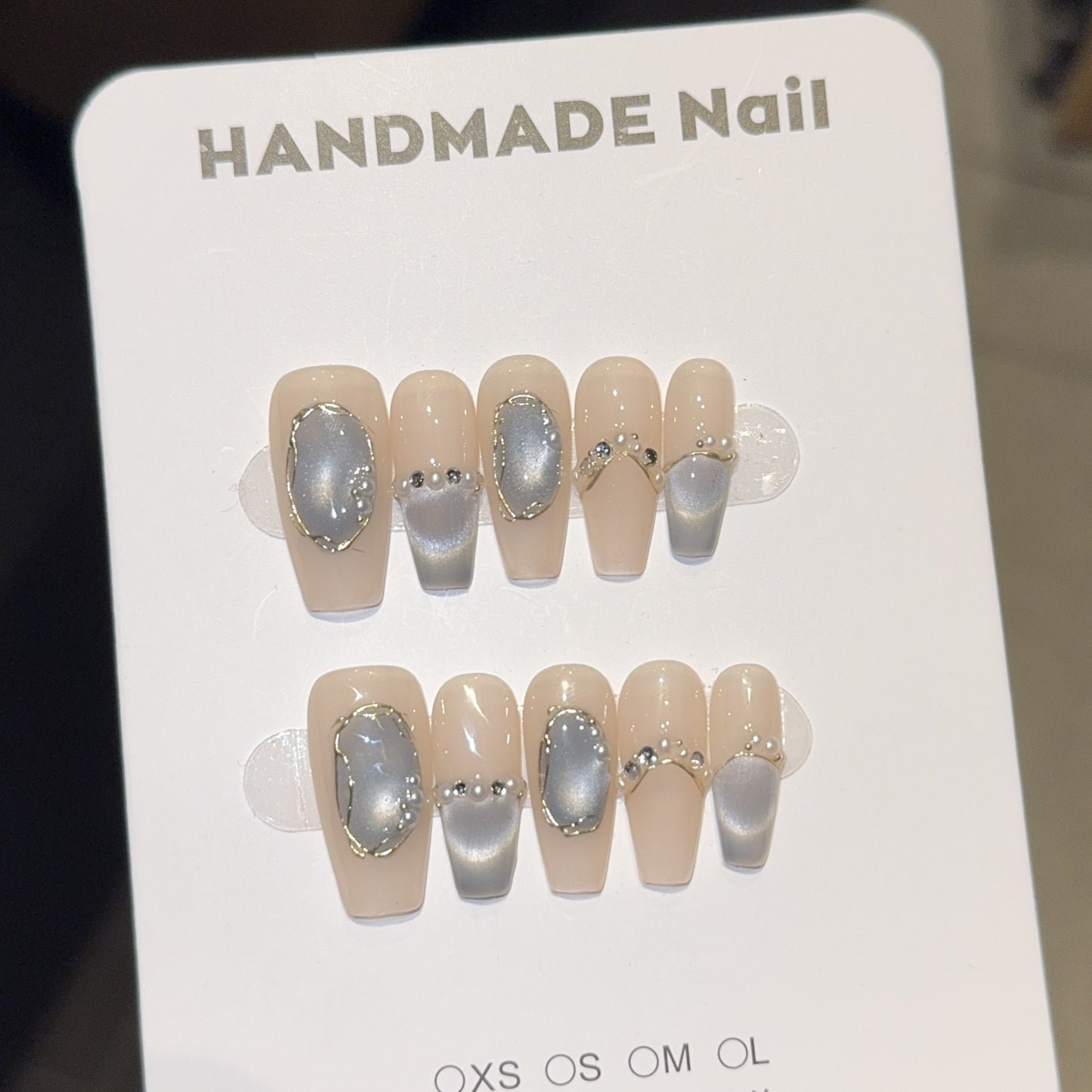 Elegante Nagelspitzen mit Glitzerakzenten Brehn