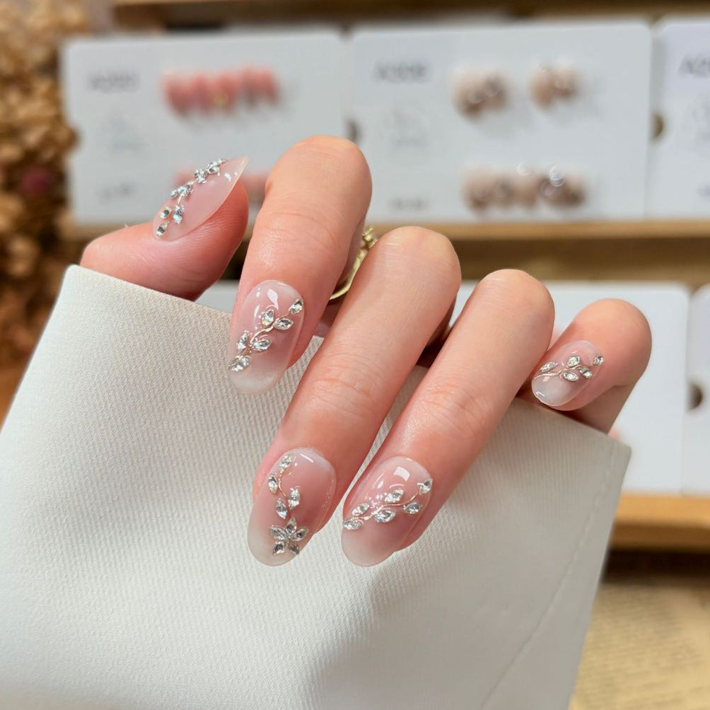 Elegante mit Strass verzierte Press-On Nail Set Brehn