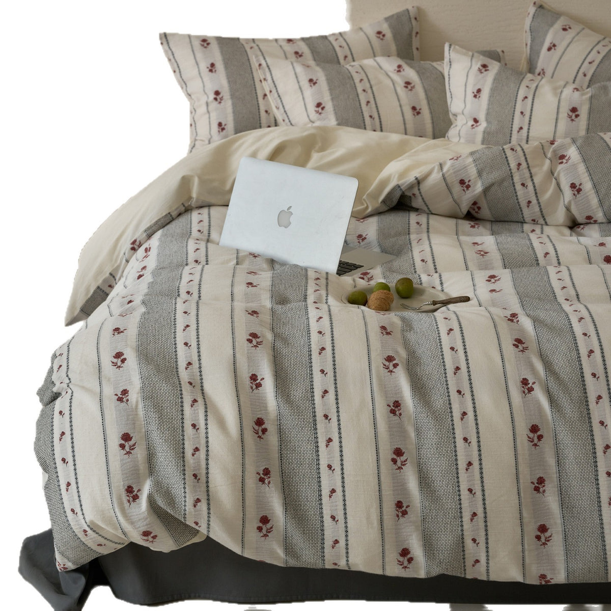 Atmungsaktives Bettwäscheset aus Baumwoll-Musselin mit Streifen- und Rosenjacquard