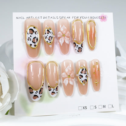 Kunstnagelset mit floralen und tierischen Akzenten Brehn