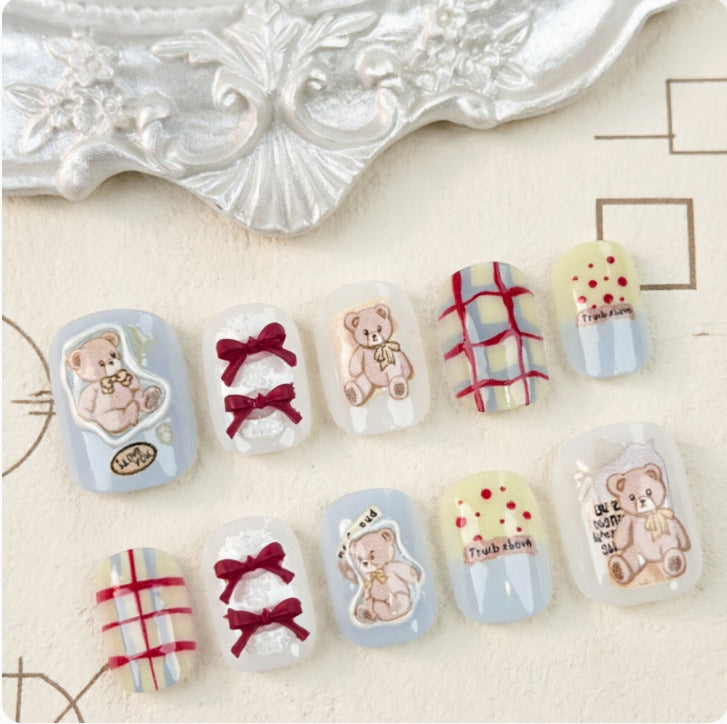 Niedliche Kunstnägel mit Bärchen-Motiv Brehn