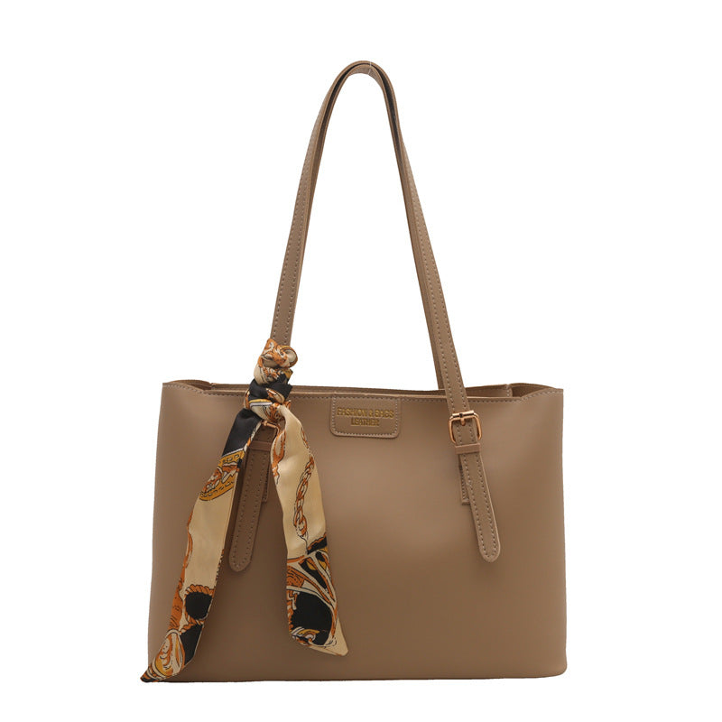 Elegante Kunstleder Tote Bag mit Schal-Detail