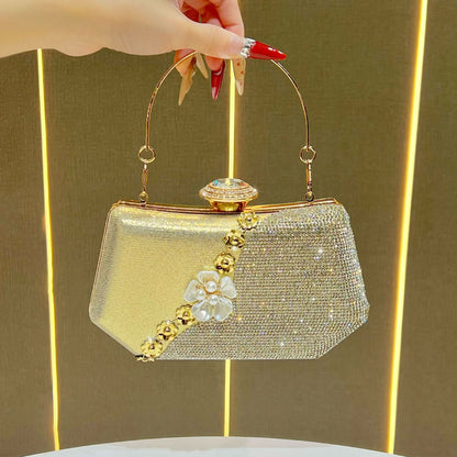 Glamouröse Clutch-Tasche mit Strassbesatz
