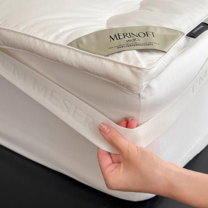 Gepolsterter hypoallergener Matratzenauflage mit elastischen Eckenbändern
