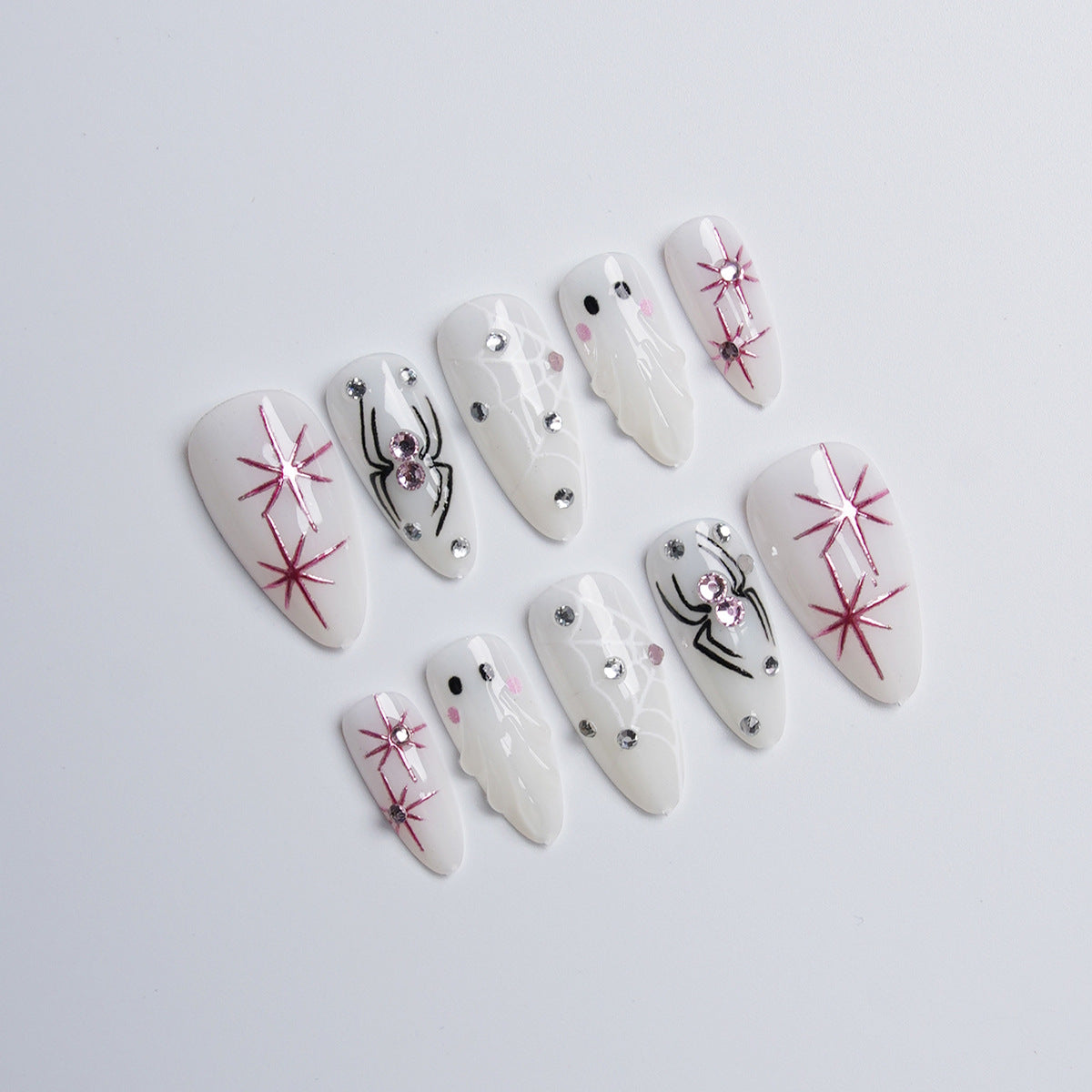 Kunstvolles Nagelset mit Edelstahl-Applikationen Brehn