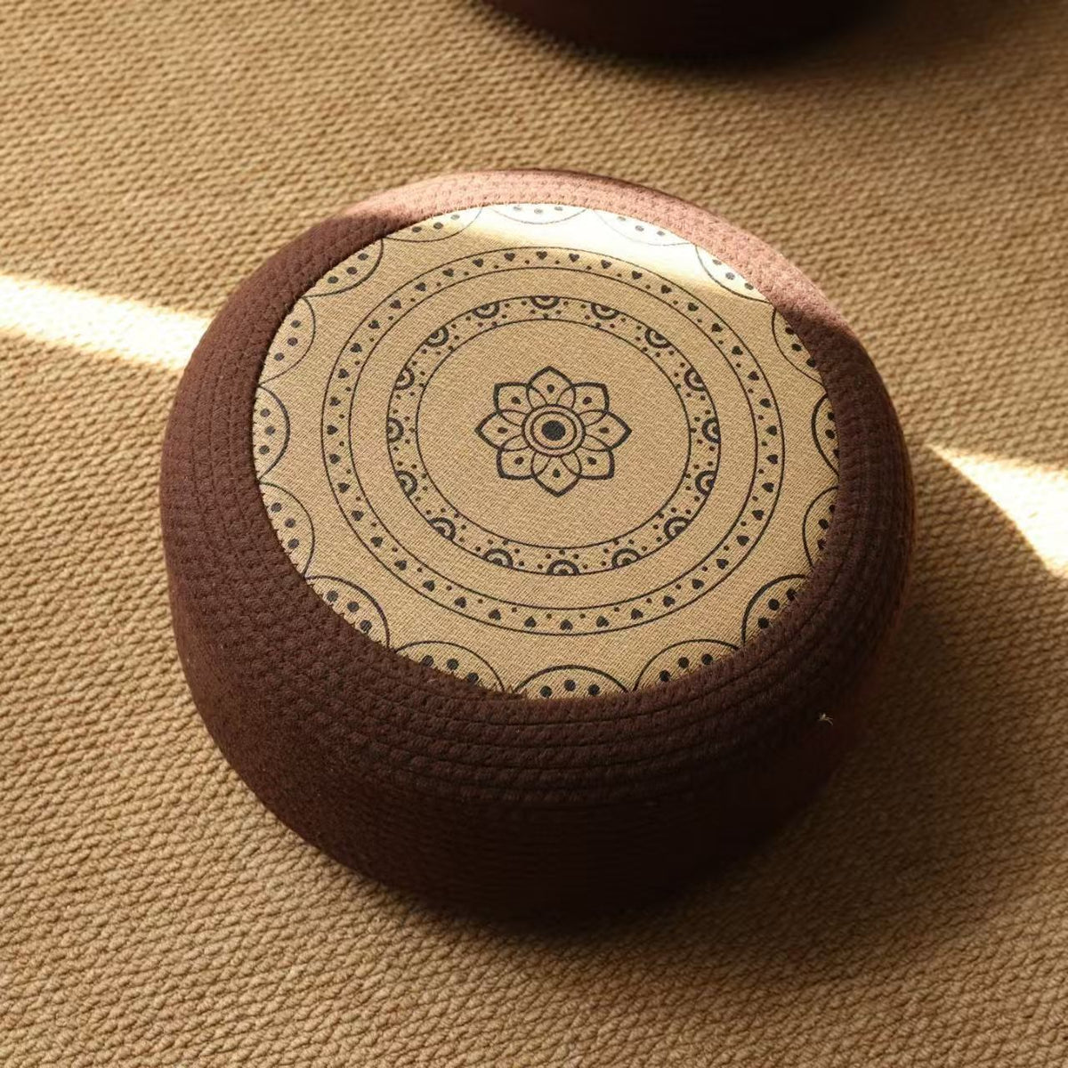 Dekorativer Sitzpuff mit Stilvollem Blumendesign Brehn