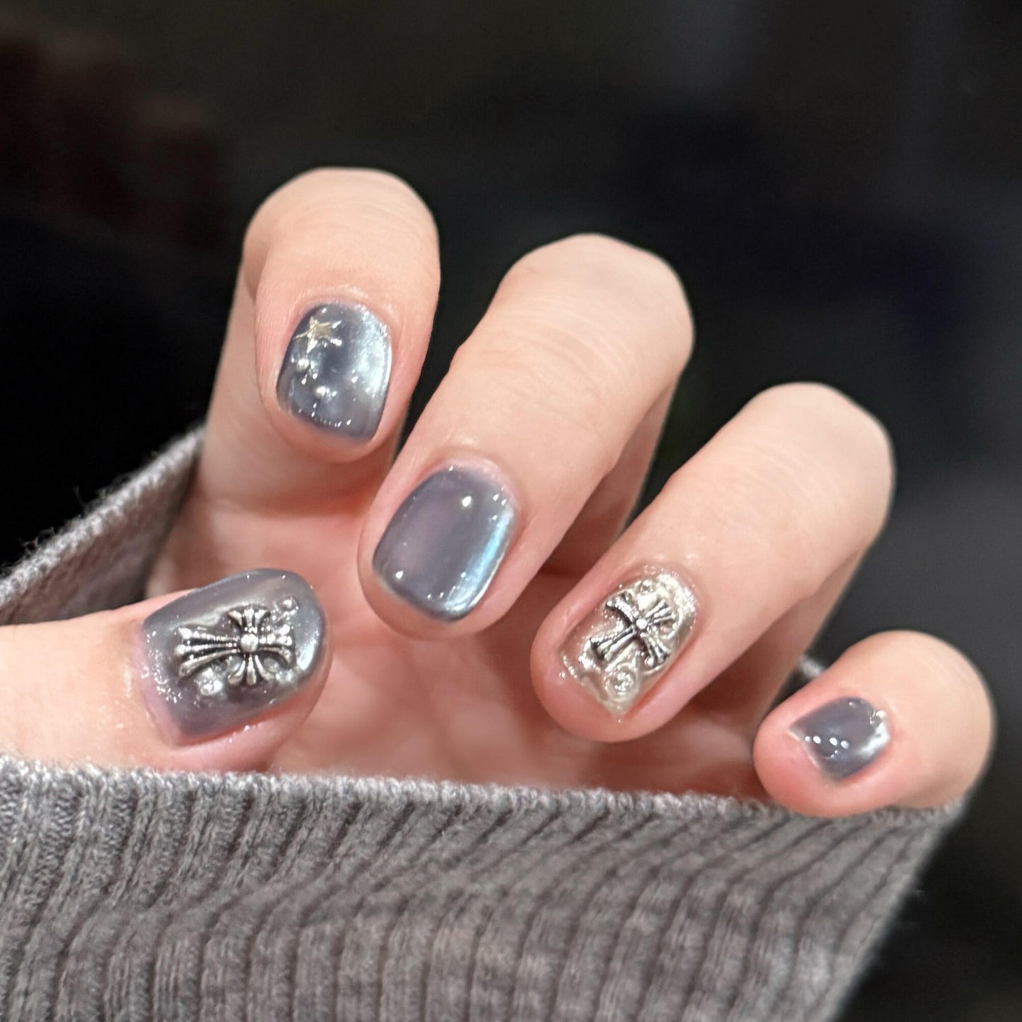 Kunstnagelset mit Glamourösen Metallic-Effekten Brehn