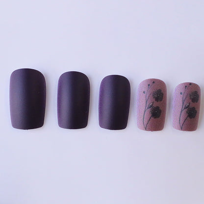 Elegante Florale Matte Nagelkünste Brehn