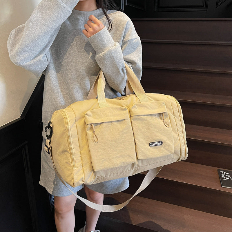 Sportliche Reisetasche Mit Mehreren Außenfächern Brehn