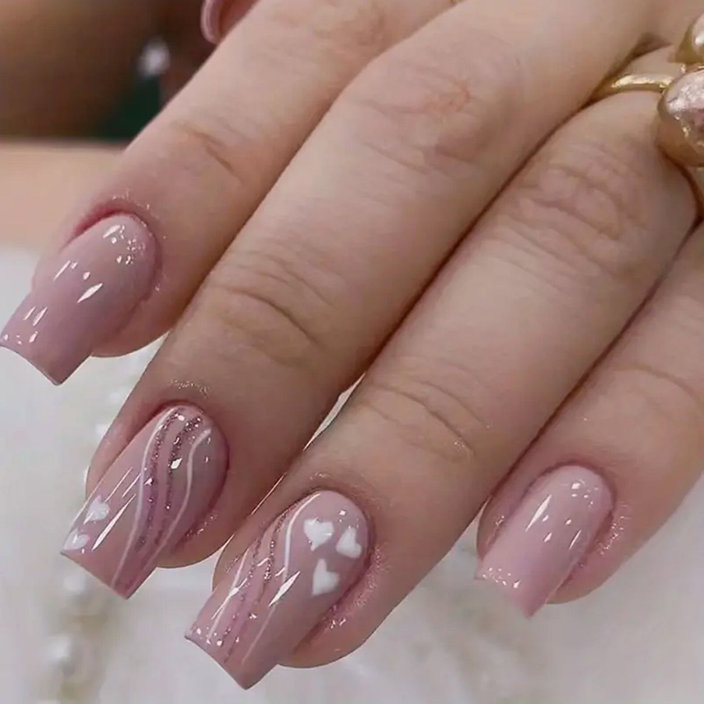 Stylisches Press-On-Nagelset mit schimmerndem Finish Brehn