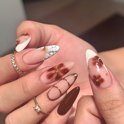 Kunstnagelset mit eleganten floralen und glamourösen Designelementen Brehn